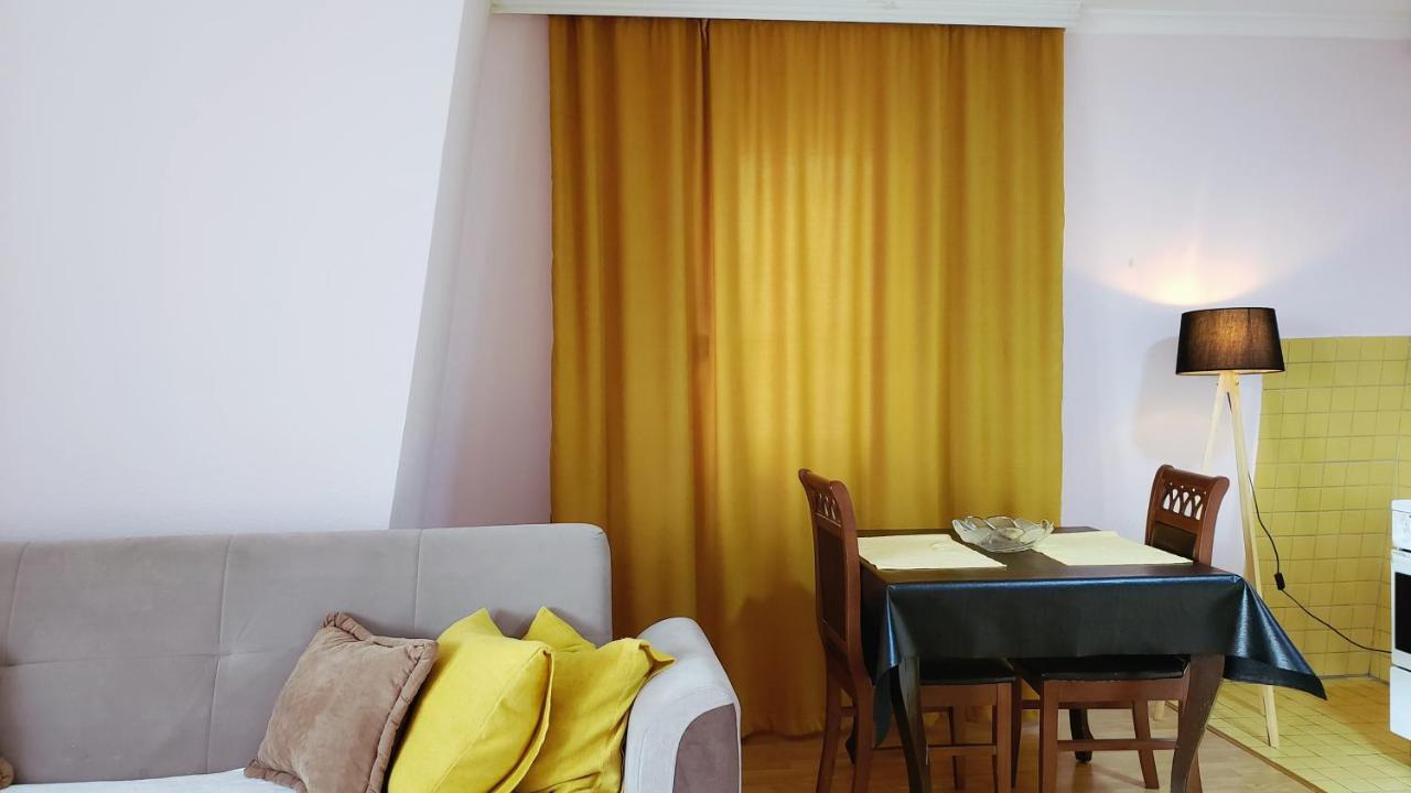 Spacious Downtown Apartment With A City View Priștina Exterior foto