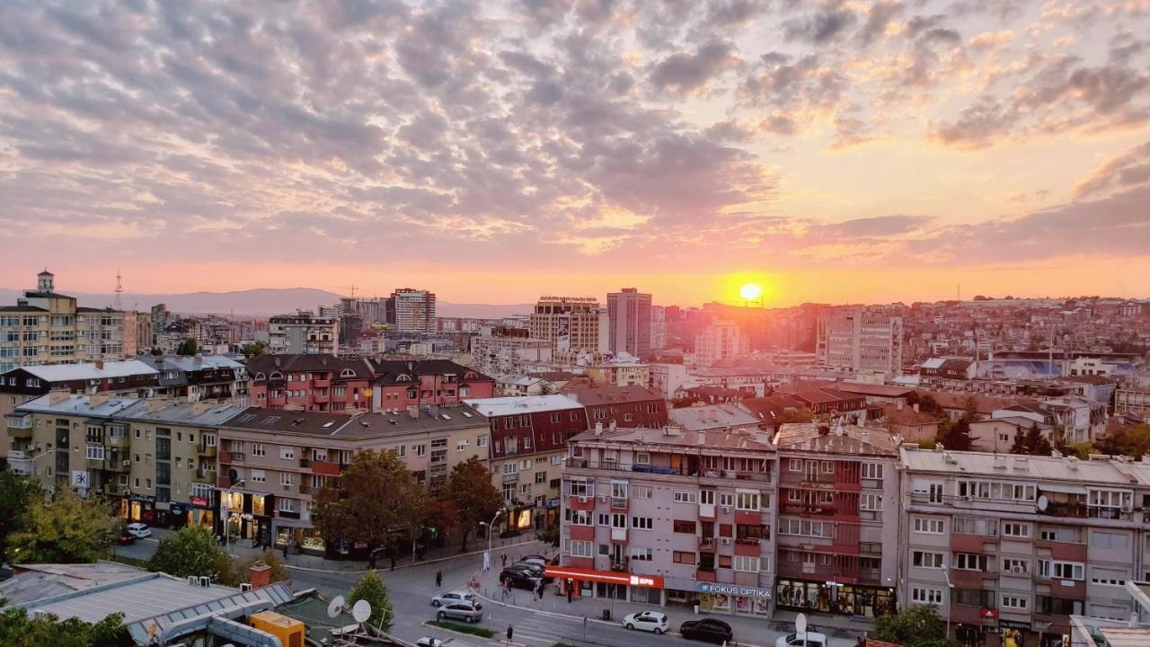 Spacious Downtown Apartment With A City View Priștina Exterior foto