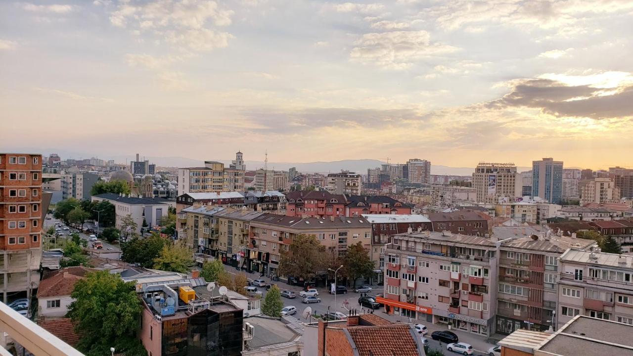 Spacious Downtown Apartment With A City View Priștina Exterior foto