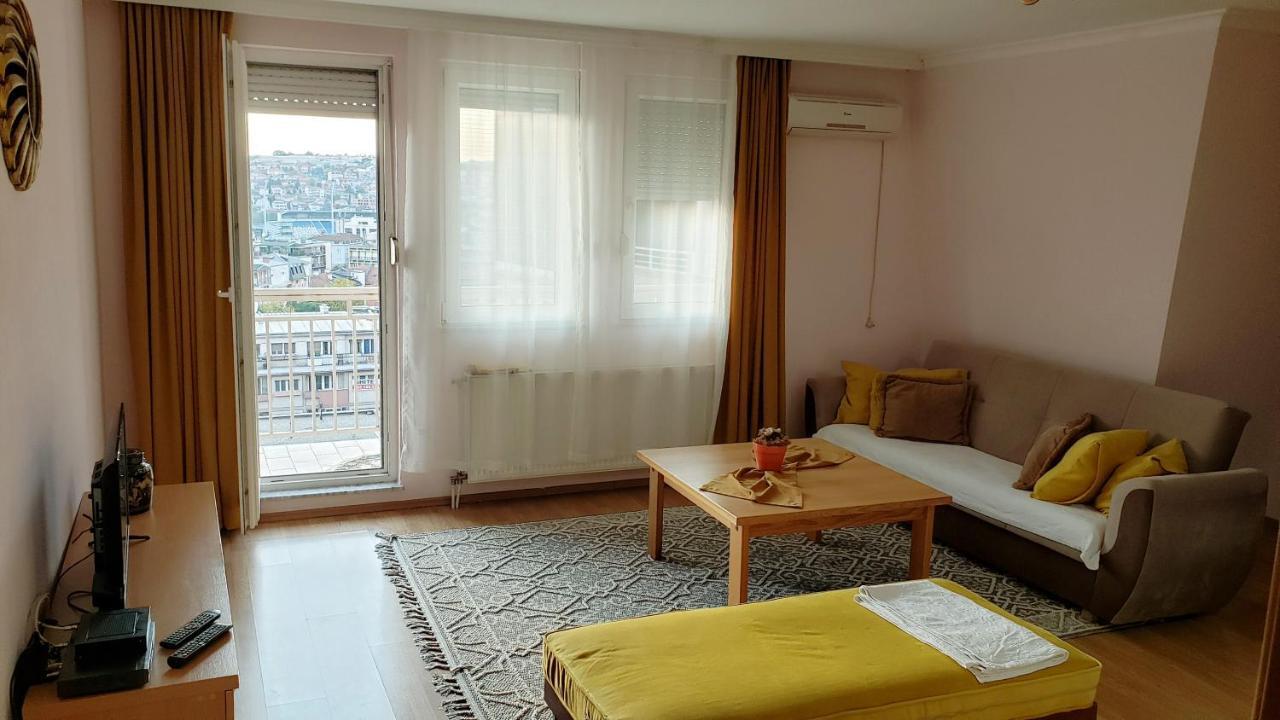 Spacious Downtown Apartment With A City View Priștina Exterior foto