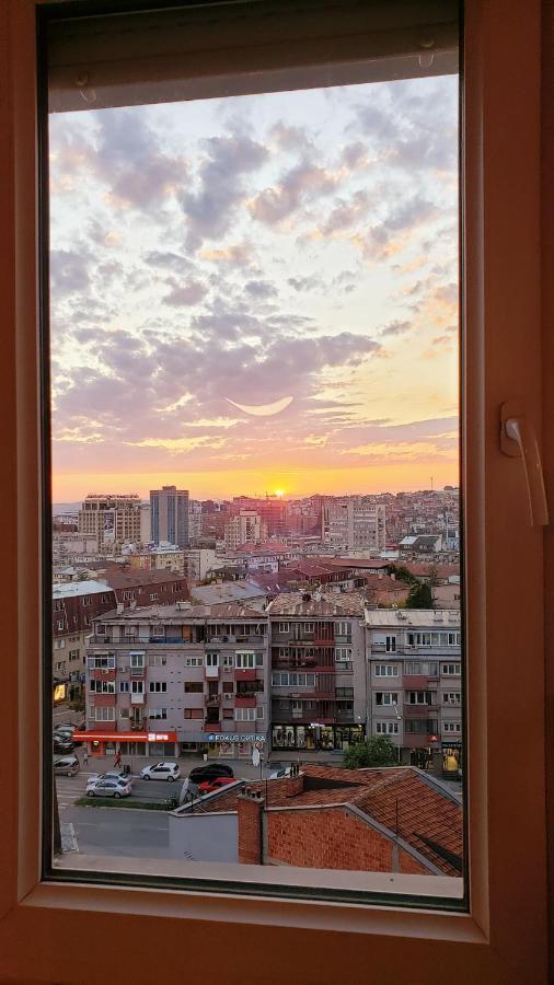 Spacious Downtown Apartment With A City View Priștina Exterior foto
